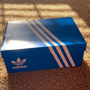Women’s adidas swift shoe box